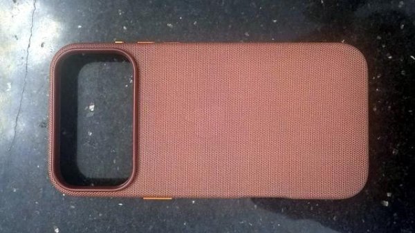 银泰融通 据传苹果将与 iPhone 17 一同推出 FineWoven 手机壳的继任者